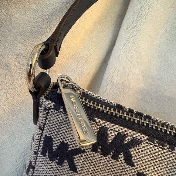 Michael Kors Navy and White Purse with Cardholder - Picture 4 of 12